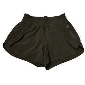 Lululemon Tracker Short V 4” Black Womens Size 6